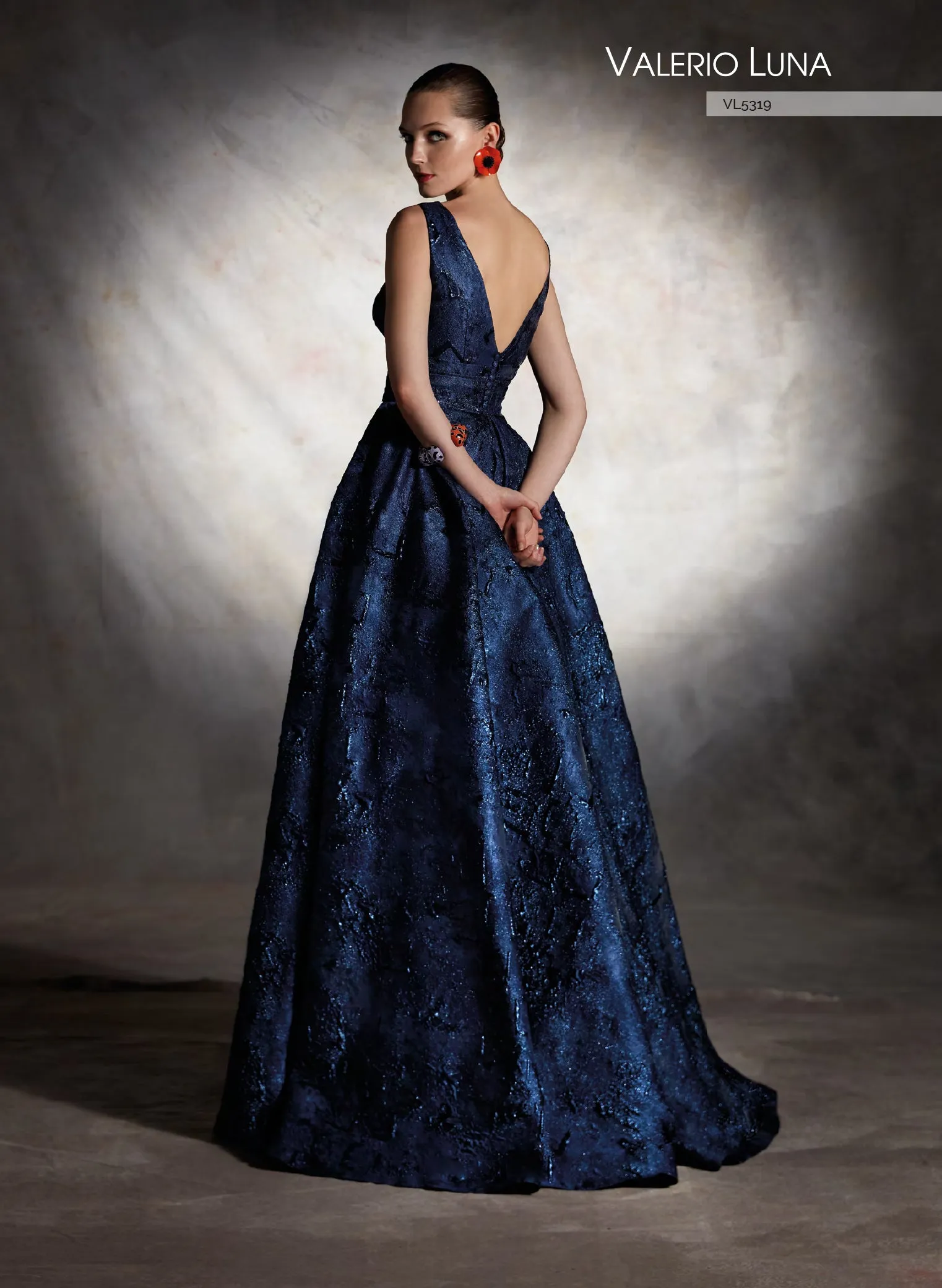 Valentinos VL5319 Red Carpet Dress - Classic Elegance with a Haute Couture Look